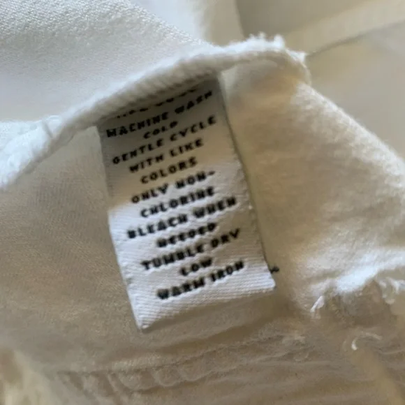 Women's White denim  Button-Up Jacket like new condition. It’s a generous small - Picture 8 of 8